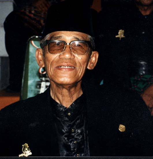 uca is the elders of perguruan pencak silat panglipur bandung